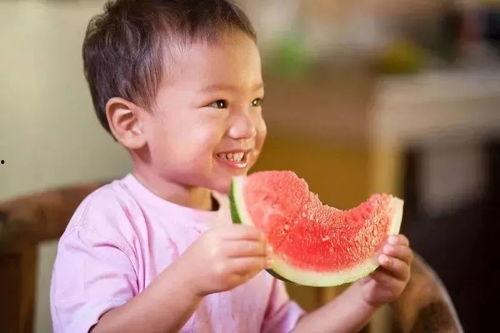 让孩子吃瓜,和孩子一起快乐吃瓜