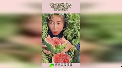 吃瓜女生被求婚,吃瓜女生意外收获浪漫求婚