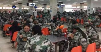 新生军训跳舞吃瓜,跳舞吃瓜，青春活力四溢