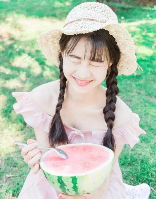 吃瓜少女摄影,吃瓜少女镜头下的光影世界