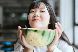 吃瓜少女摄影,吃瓜少女镜头下的光影世界